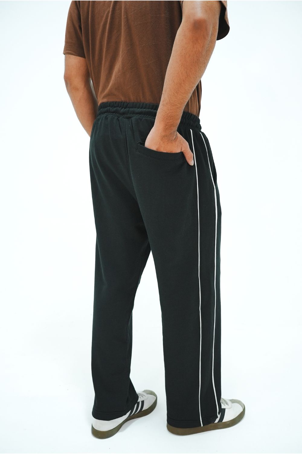 Flow Line Black