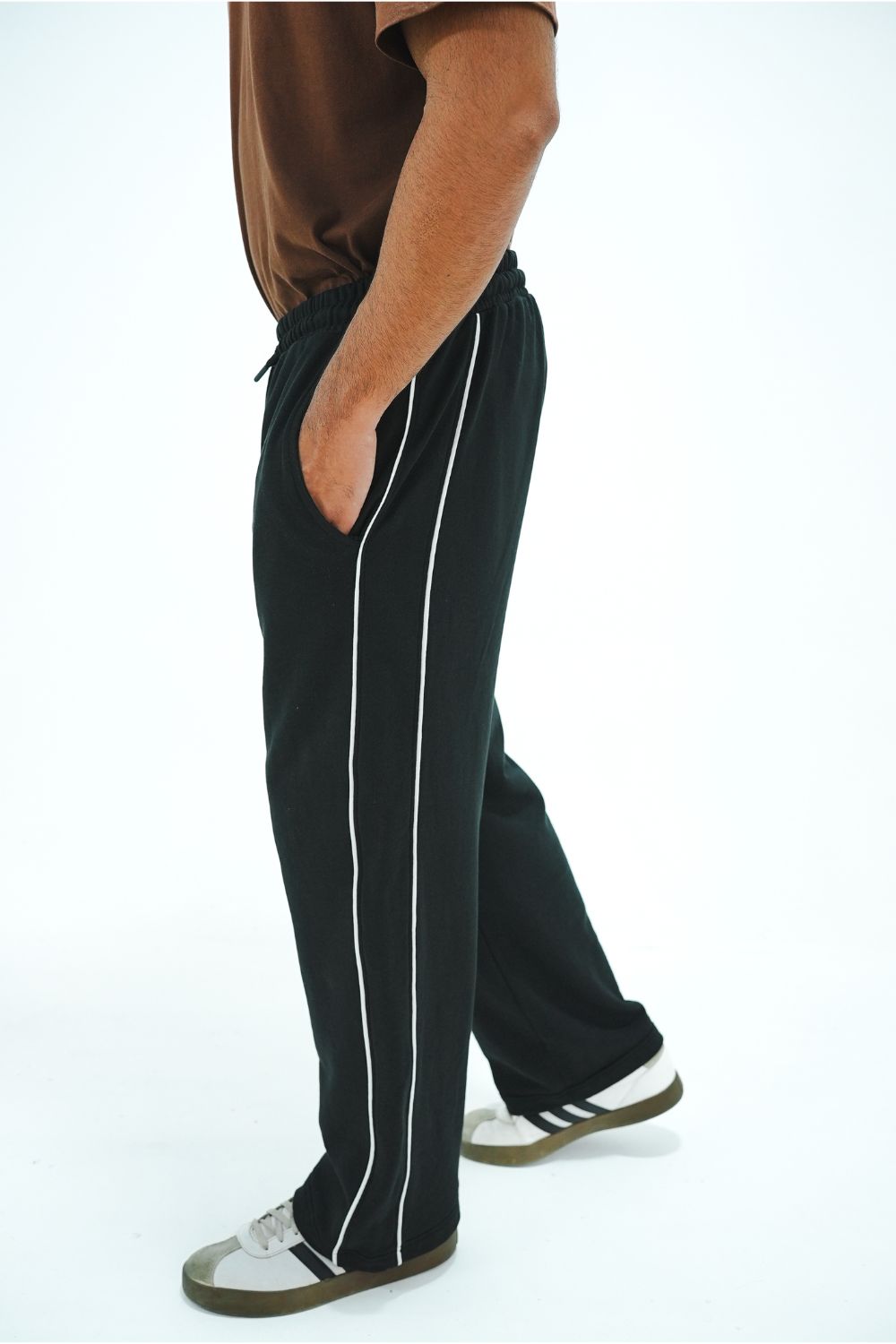 Flow Line Black