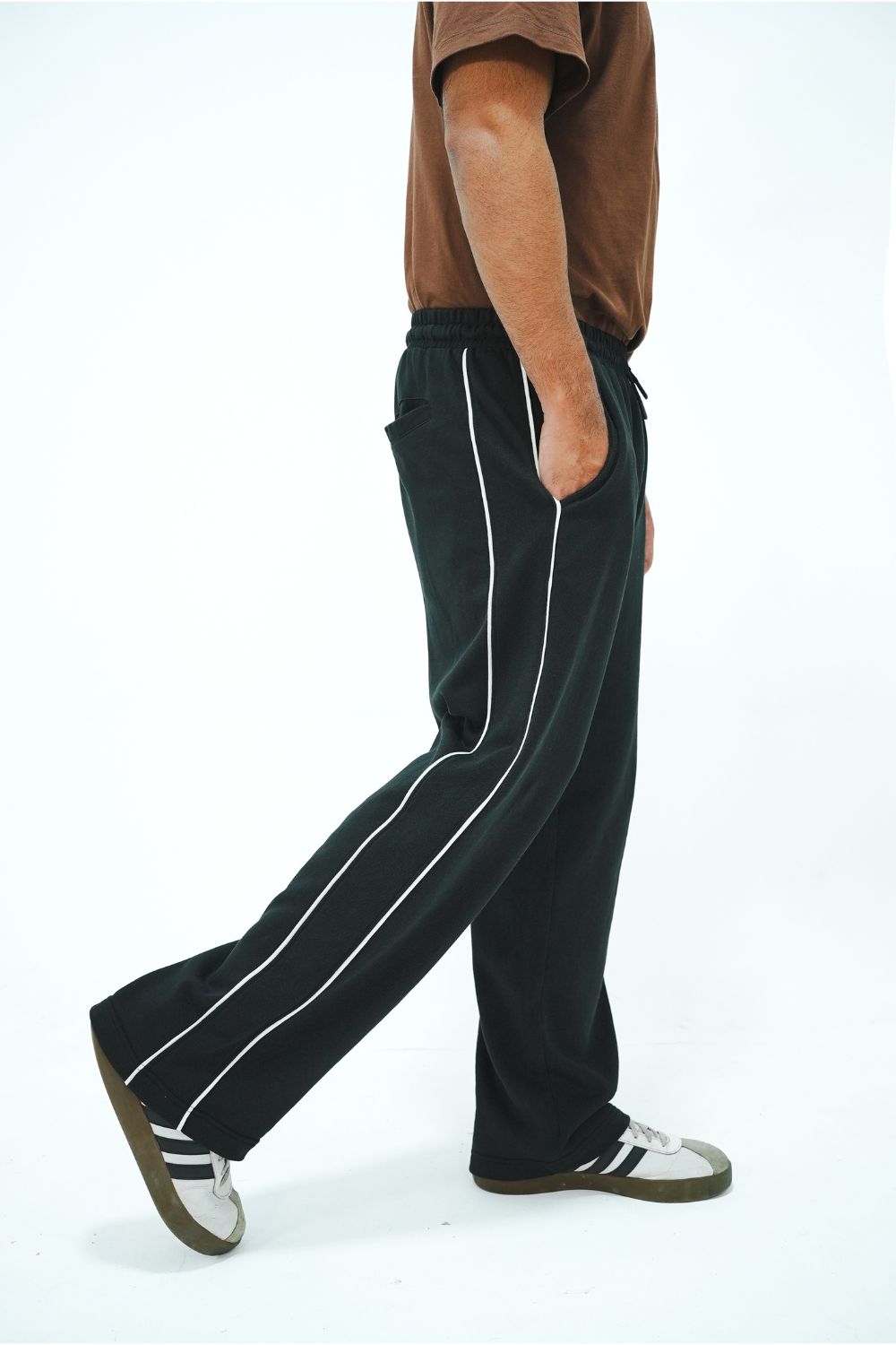 Flow Line Black